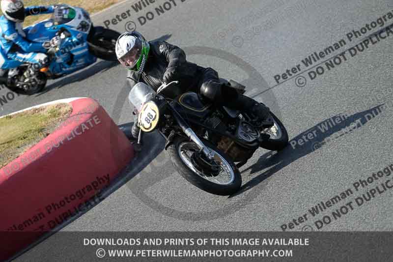 Vintage motorcycle club;eventdigitalimages;mallory park;mallory park trackday photographs;no limits trackdays;peter wileman photography;trackday digital images;trackday photos;vmcc festival 1000 bikes photographs